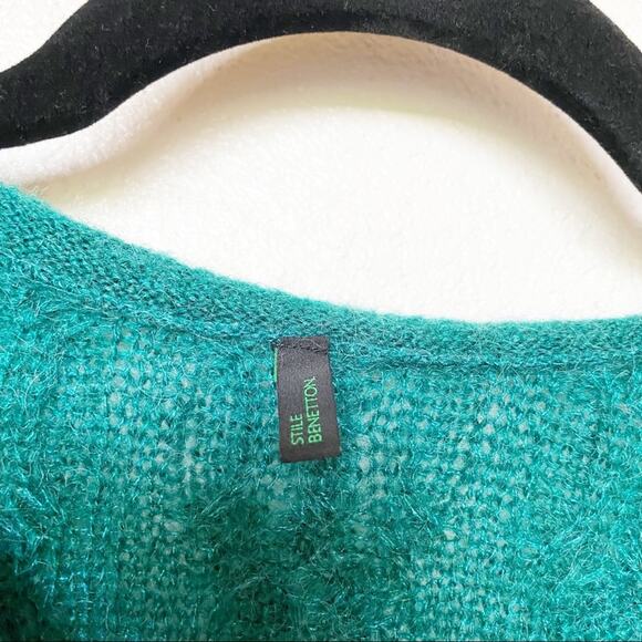 Benetton Green V-Neck Braid Cable Pattern Sweater Size Large - Picture 4 of 9